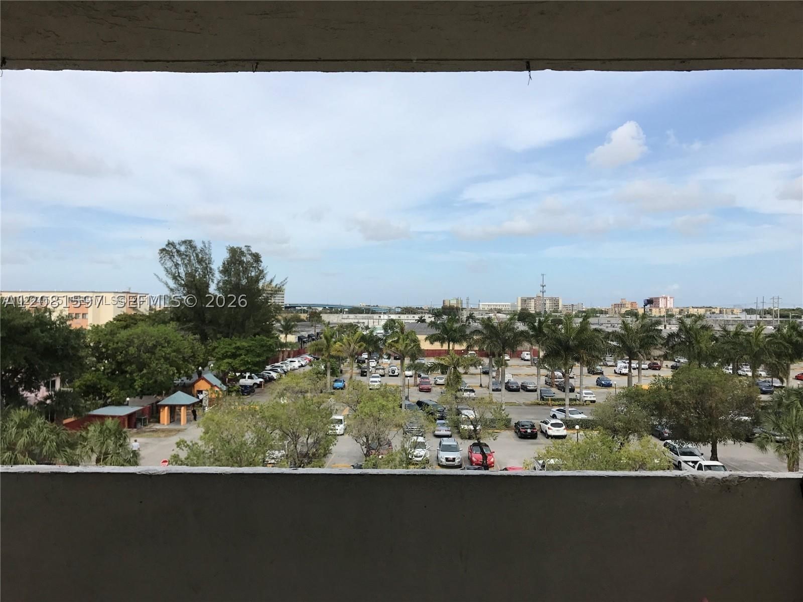 Real estate property located at 10090 80th Ct #1561, Miami-dade, Samari Lake East Condo, Hialeah Gardens, FL