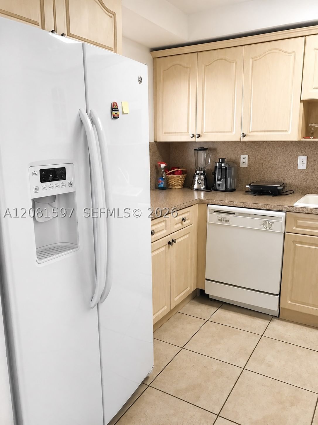 Real estate property located at 10090 80th Ct #1561, Miami-dade, Samari Lake East Condo, Hialeah Gardens, FL