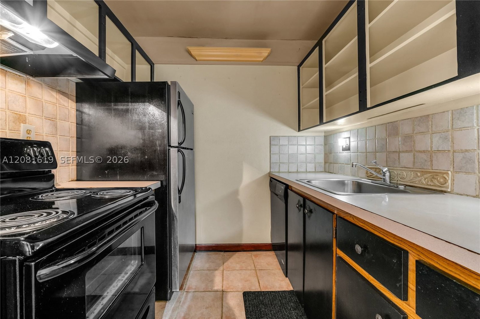 Real estate property located at 7110 Fairway Dr L12, Miami-dade, Cypress Village Condo, Miami Lakes, FL