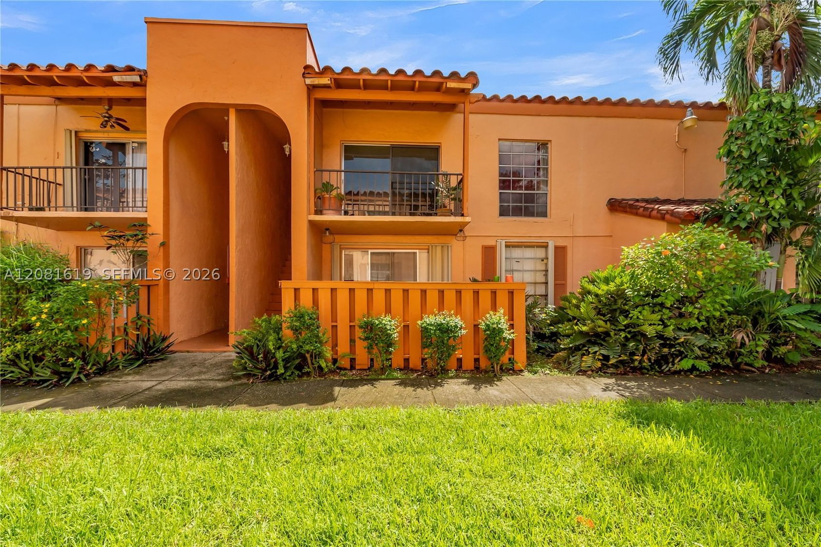 Real estate property located at 7110 Fairway Dr L12, Miami-dade, Cypress Village Condo, Miami Lakes, FL