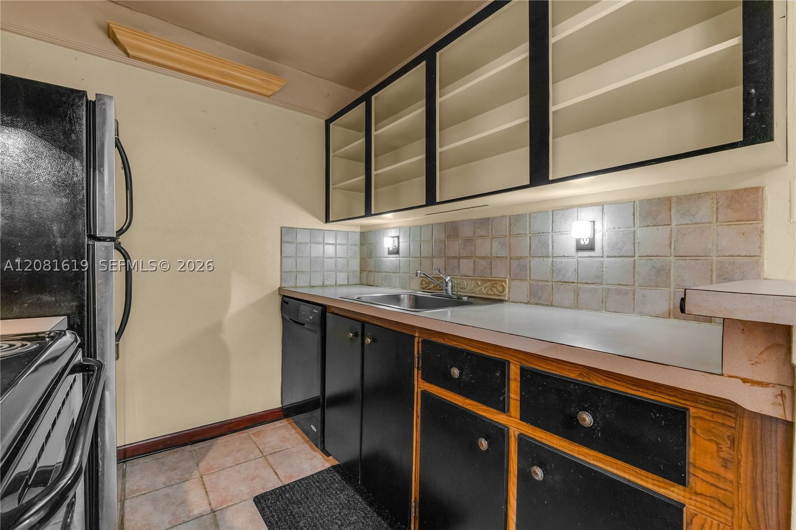 Real estate property located at 7110 Fairway Dr L12, Miami-dade, Cypress Village Condo, Miami Lakes, FL