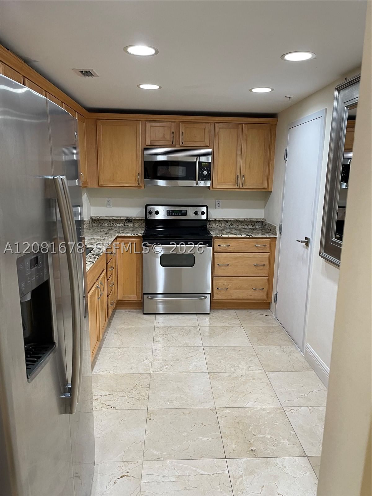 Real estate property located at 90 Edgewater Dr #121, Miami-dade, Gables Waterway Towers Co, Coral Gables, FL