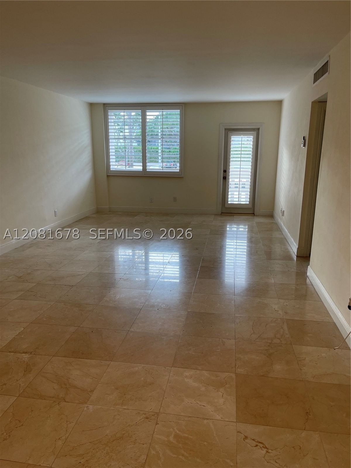 Real estate property located at 90 Edgewater Dr #121, Miami-dade, Gables Waterway Towers Co, Coral Gables, FL