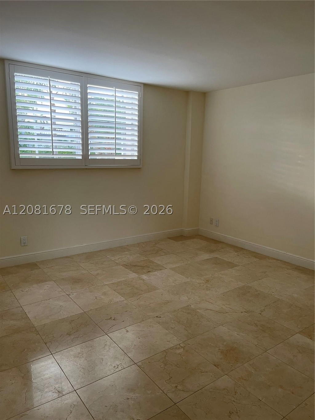 Real estate property located at 90 Edgewater Dr #121, Miami-dade, Gables Waterway Towers Co, Coral Gables, FL