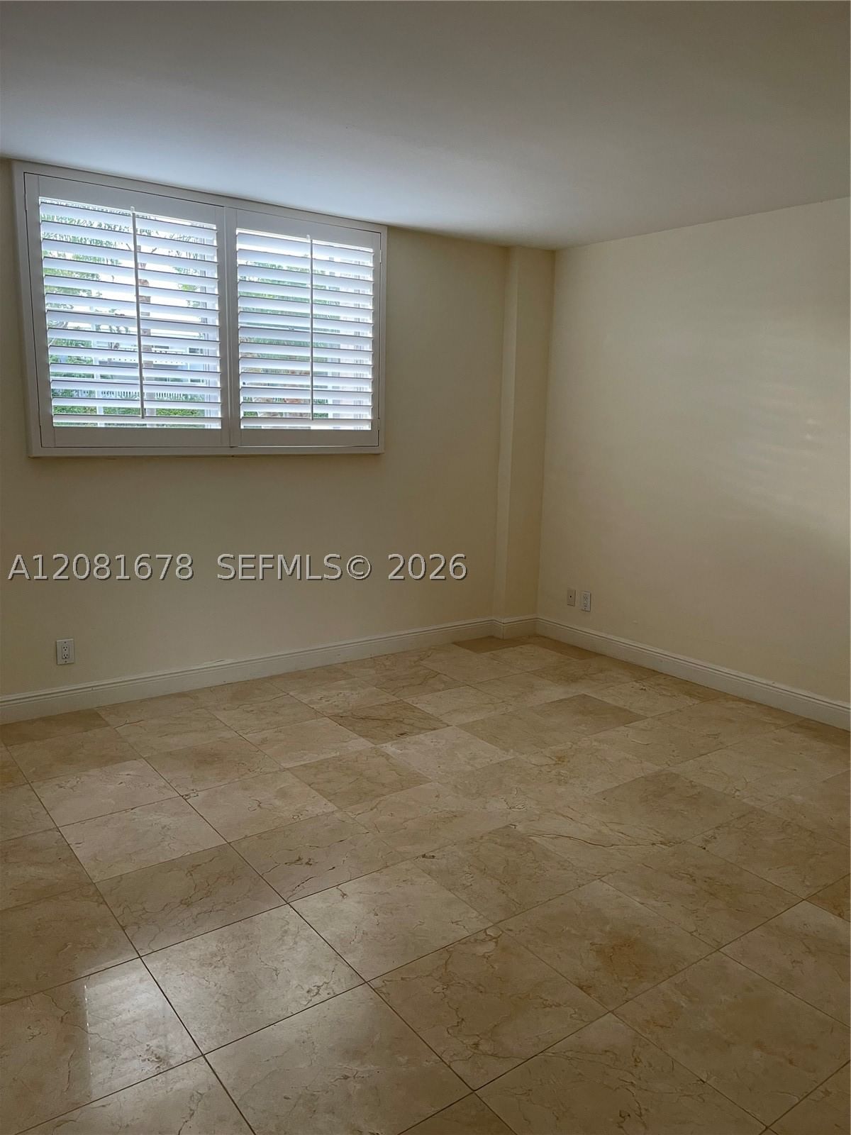 Real estate property located at 90 Edgewater Dr #121, Miami-dade, Gables Waterway Towers Co, Coral Gables, FL