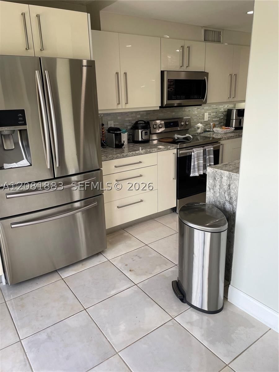 Real estate property located at 9410 Flagler St #410, Miami-dade, Versialles Gardens Ii Con, Miami, FL