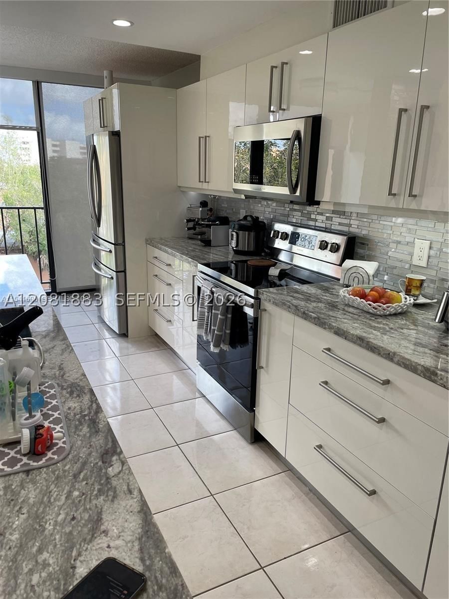 Real estate property located at 9410 Flagler St #410, Miami-dade, Versialles Gardens Ii Con, Miami, FL