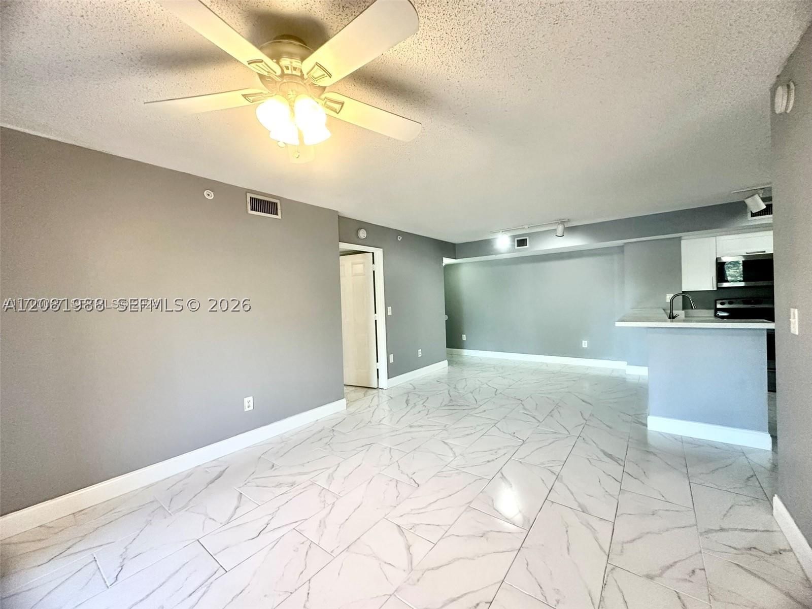 Real estate property located at 2620 University Dr #105, Broward, Royal Grand Condo, Davie, FL