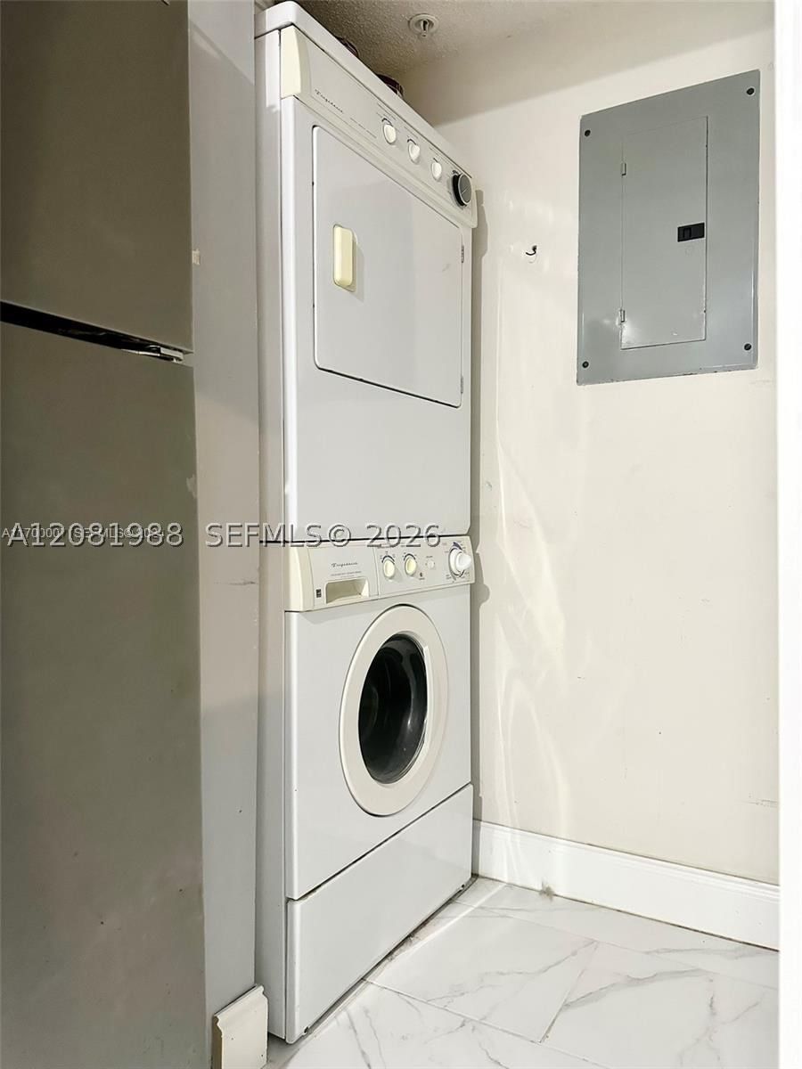 Real estate property located at 2620 University Dr #105, Broward, Royal Grand Condo, Davie, FL