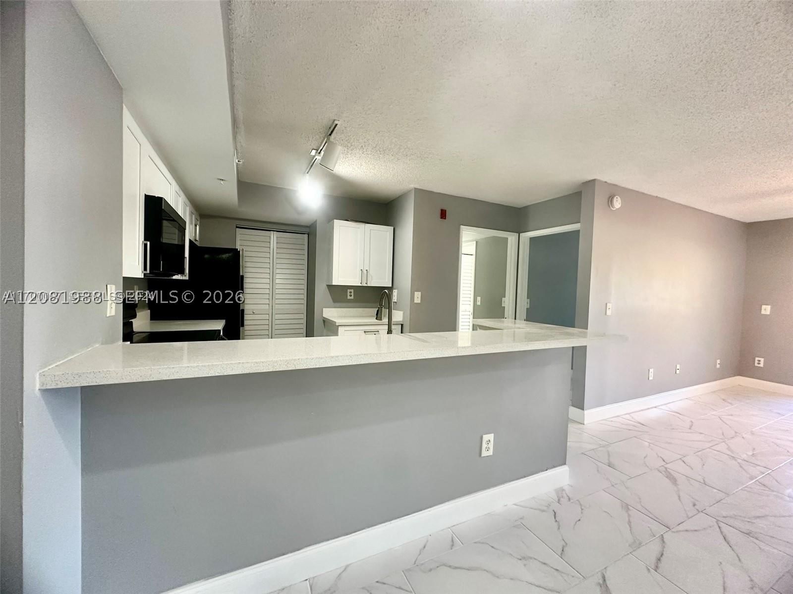 Real estate property located at 2620 University Dr #105, Broward, Royal Grand Condo, Davie, FL