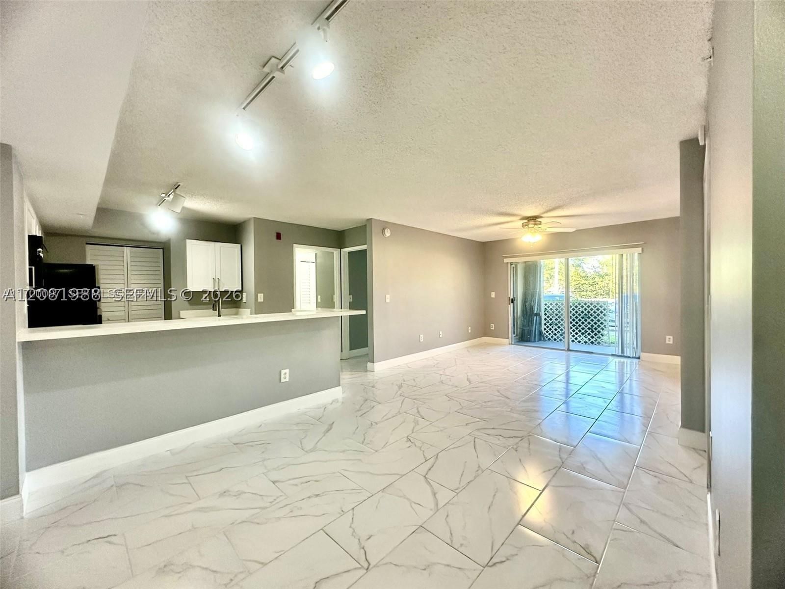 Real estate property located at 2620 University Dr #105, Broward, Royal Grand Condo, Davie, FL