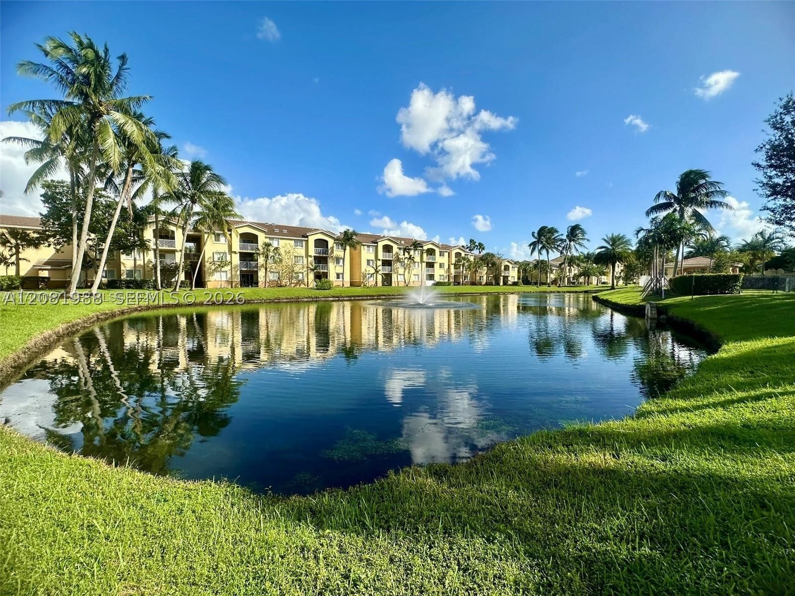 Real estate property located at 2620 University Dr #105, Broward, Royal Grand Condo, Davie, FL