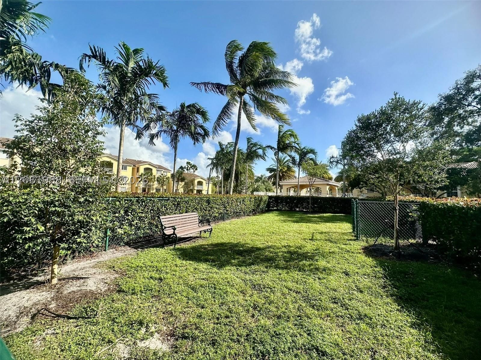Real estate property located at 2620 University Dr #105, Broward, Royal Grand Condo, Davie, FL