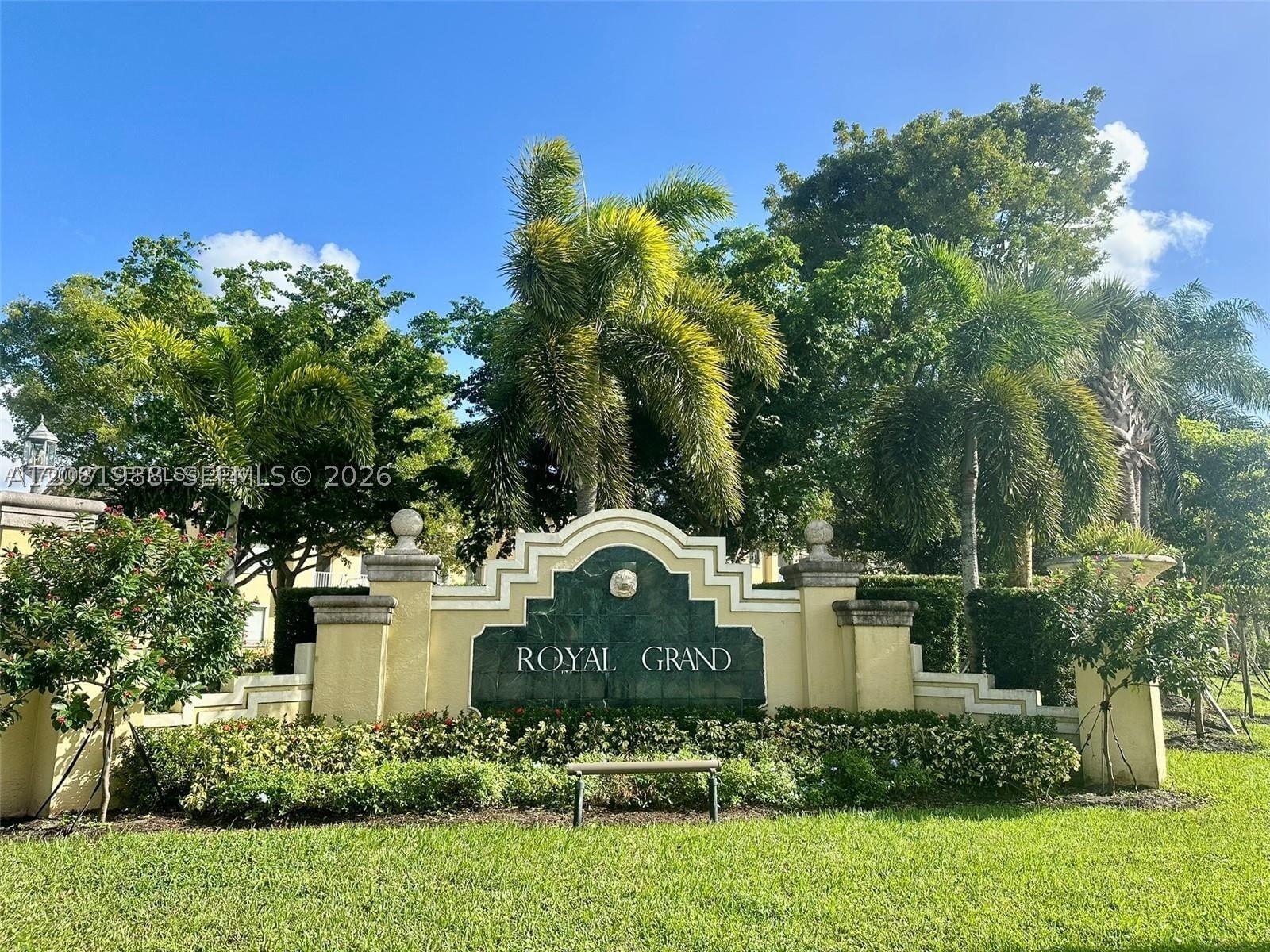 Real estate property located at 2620 University Dr #105, Broward, Royal Grand Condo, Davie, FL