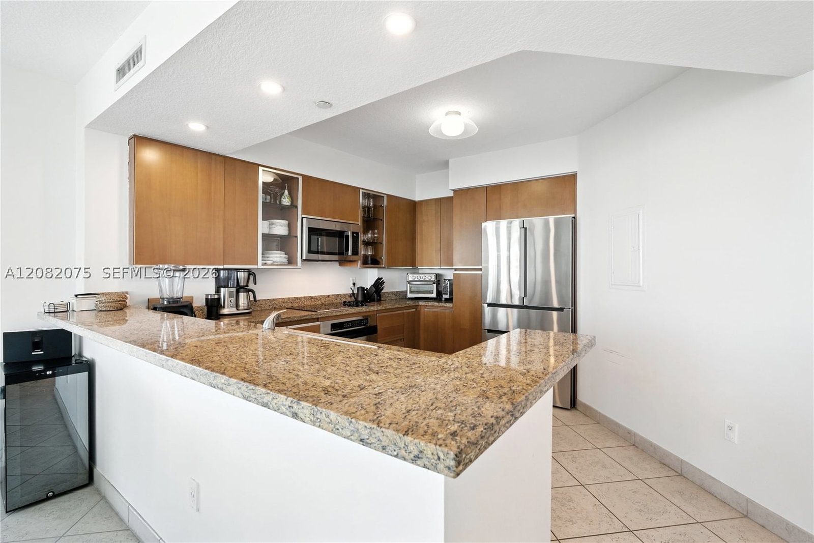 Real estate property located at 10 Venetian Way #604, Miami-dade, The Grand Venetian Condo, Miami Beach, FL