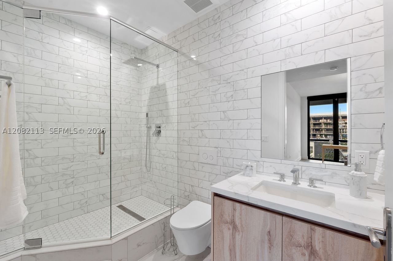 Real estate property located at 20 Isle Of Venice Dr #302, Broward, Aqualuna Las Olas Condo, Fort Lauderdale, FL