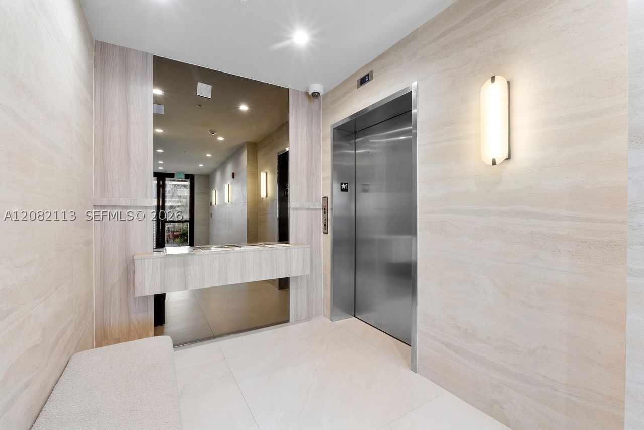 Real estate property located at 20 Isle Of Venice Dr #302, Broward, Aqualuna Las Olas Condo, Fort Lauderdale, FL