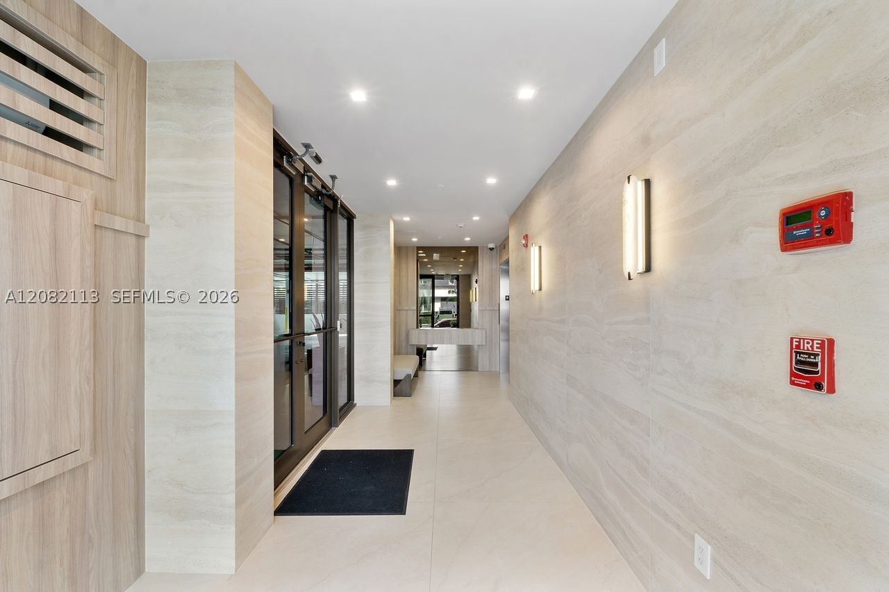 Real estate property located at 20 Isle Of Venice Dr #302, Broward, Aqualuna Las Olas Condo, Fort Lauderdale, FL