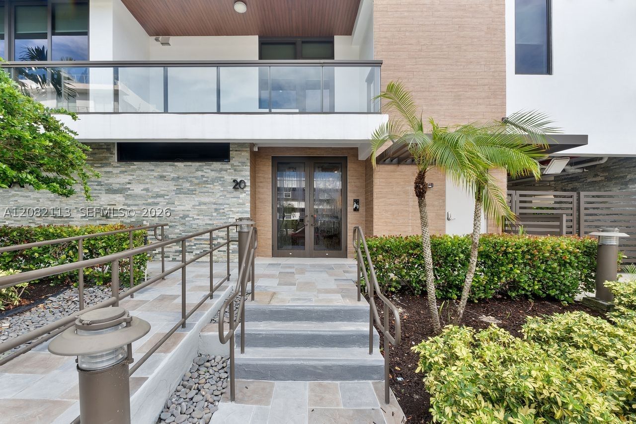 Real estate property located at 20 Isle Of Venice Dr #302, Broward, Aqualuna Las Olas Condo, Fort Lauderdale, FL