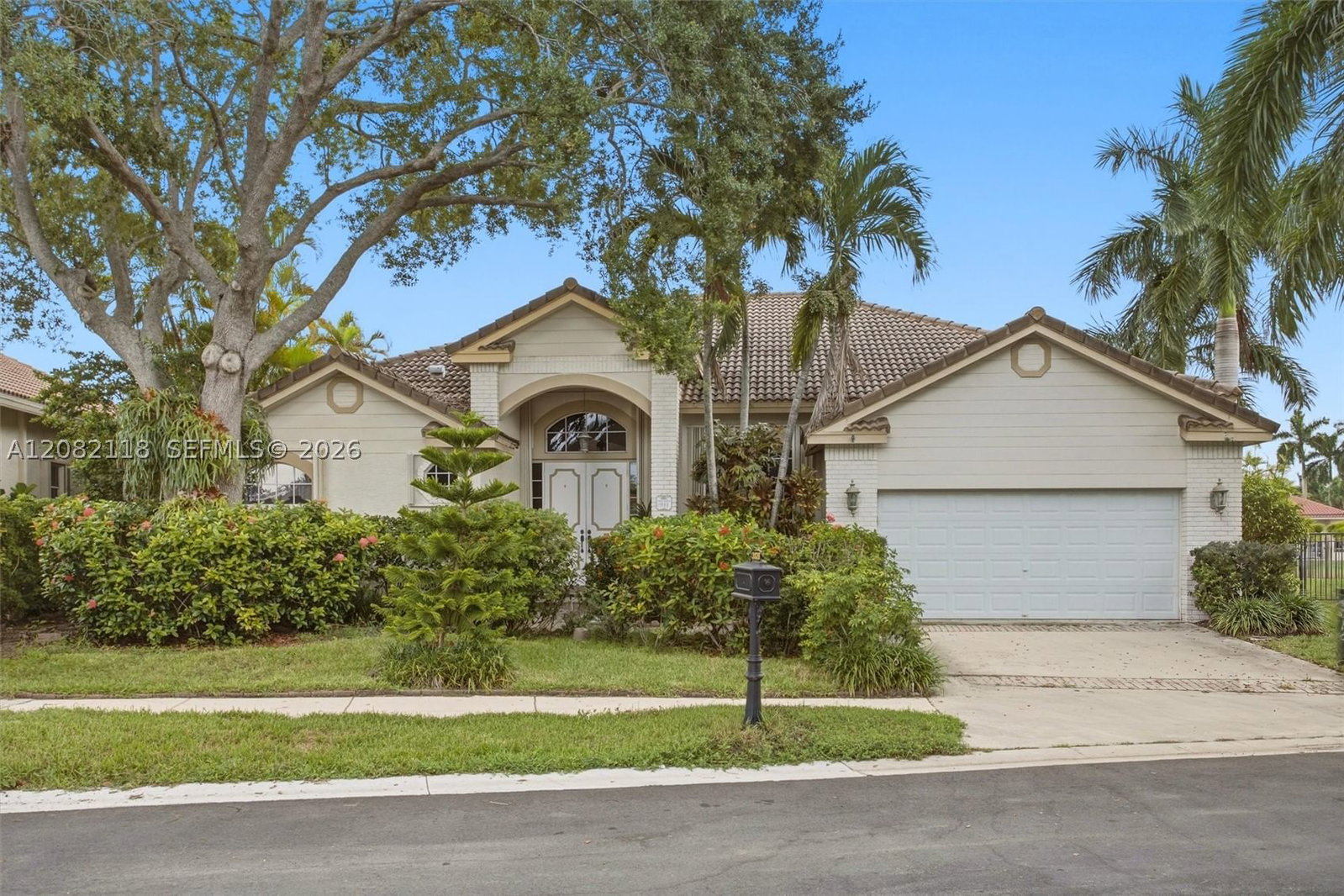 Real estate property located at 3026 Lakewood Dr, Broward, Sector 7 South -, Weston, FL