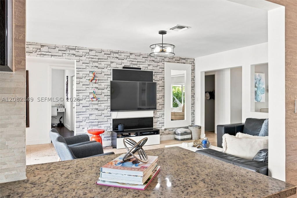 Real estate property located at 1103 Washington St, Broward, Hollywood Lakes Section, Hollywood, FL