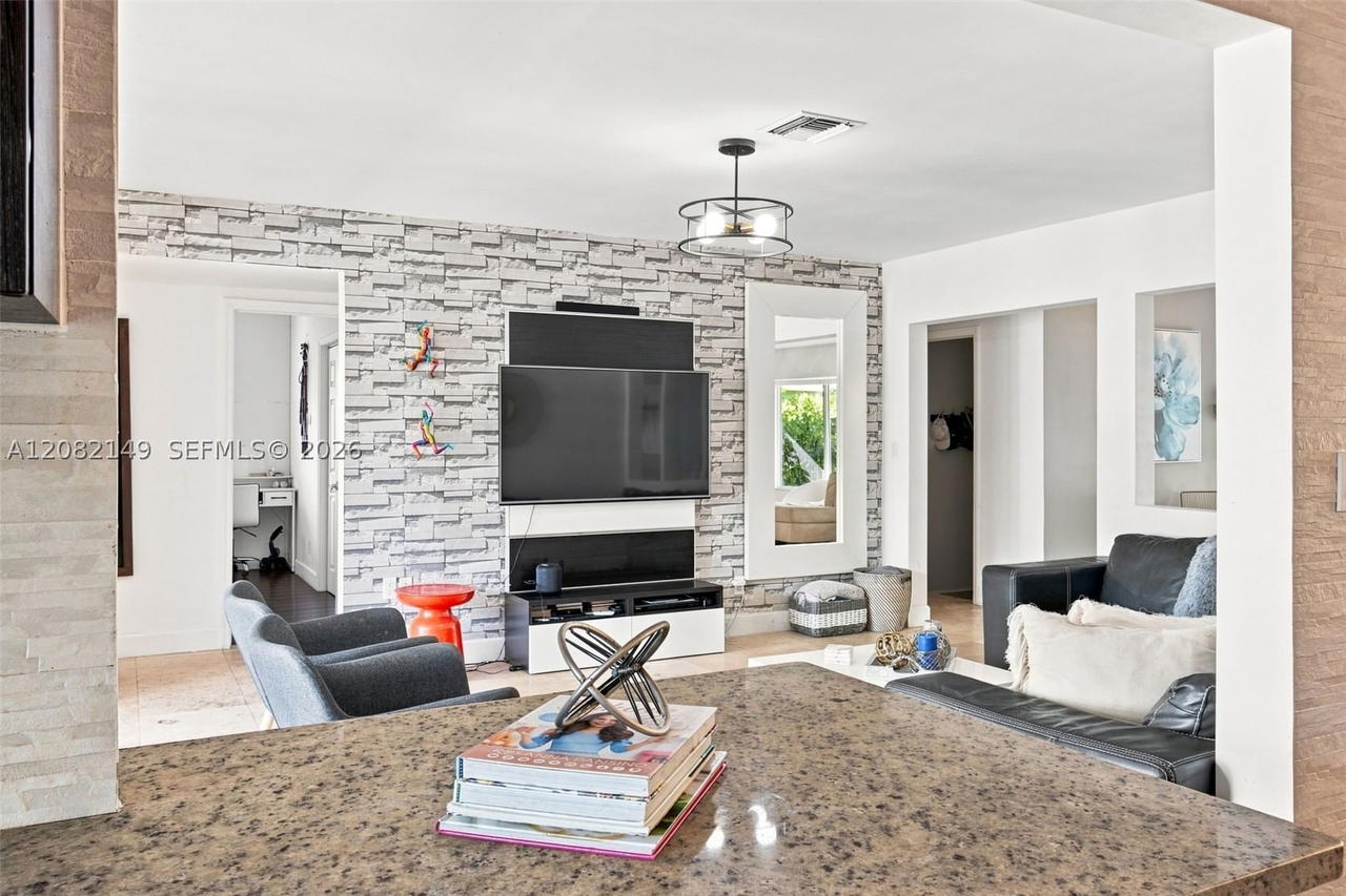 Real estate property located at 1103 Washington St, Broward, Hollywood Lakes Section, Hollywood, FL