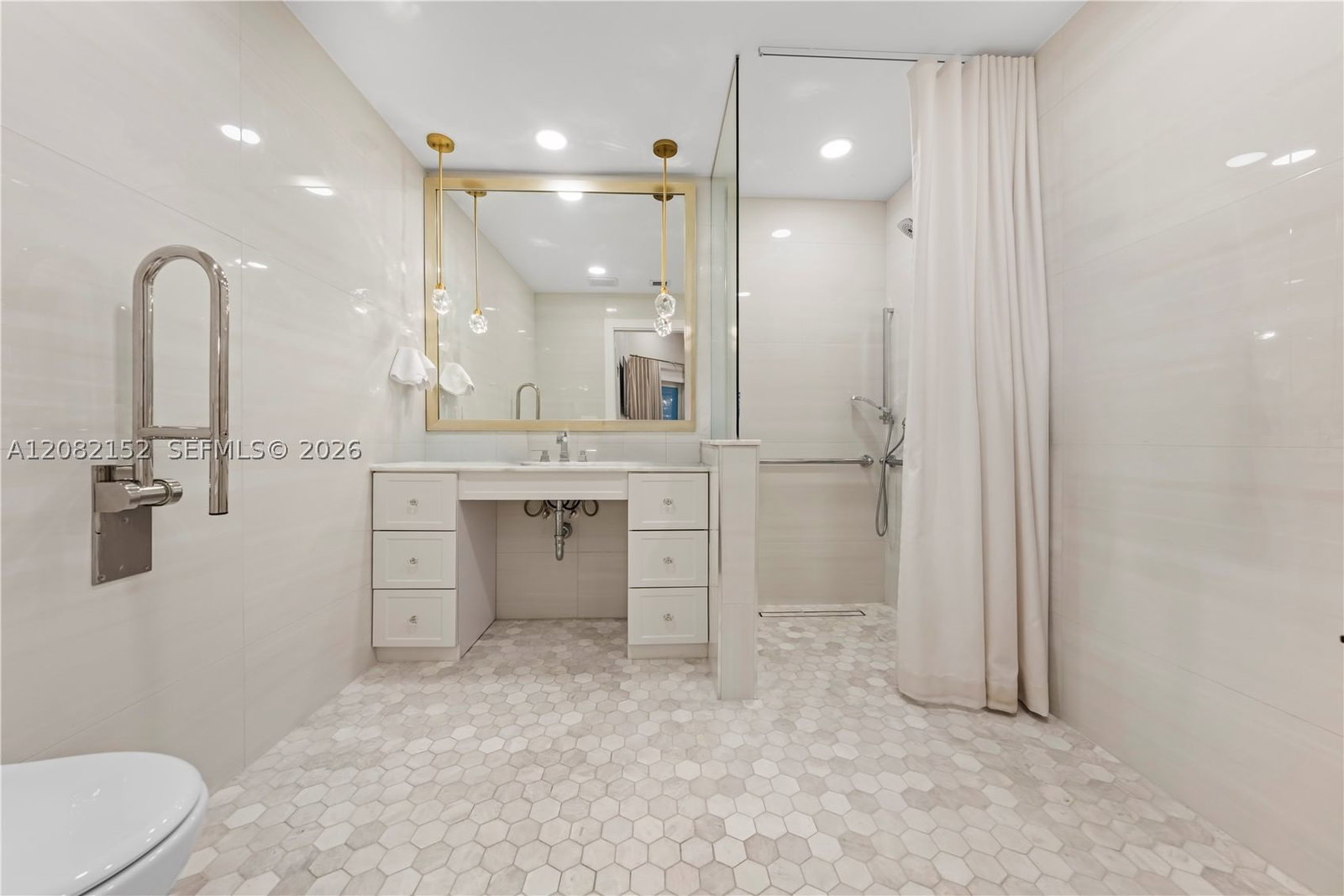 Real estate property located at 1077 170th Ave, Broward, Lakes Of Western Pines Re, Pembroke Pines, FL