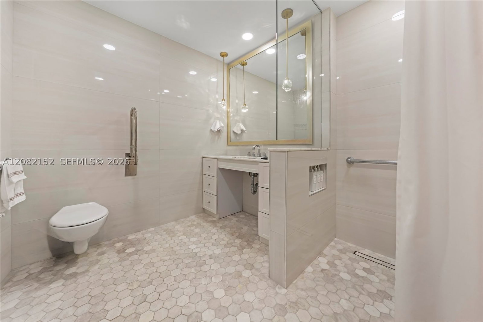 Real estate property located at 1077 170th Ave, Broward, Lakes Of Western Pines Re, Pembroke Pines, FL
