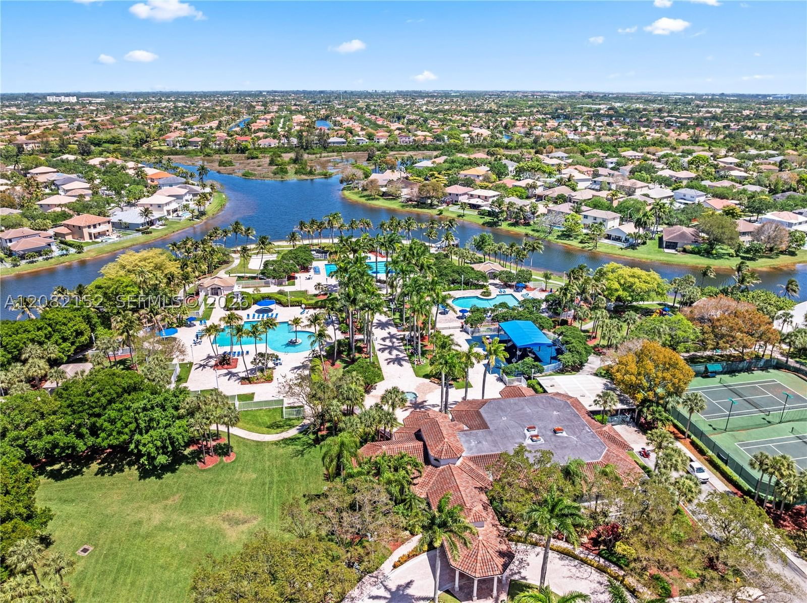 Real estate property located at 1077 170th Ave, Broward, Lakes Of Western Pines Re, Pembroke Pines, FL