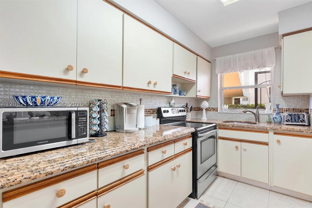 Real estate property located at 160 8th Ave #1A, Broward, Eldorado Country Club Apt, Hallandale Beach, FL