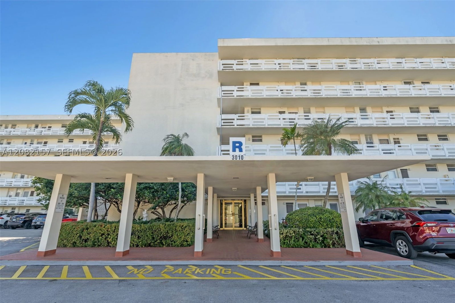 Real estate property located at 3010 Marcos Dr R308, Miami-dade, Point East Sec 4 Condo, Aventura, FL