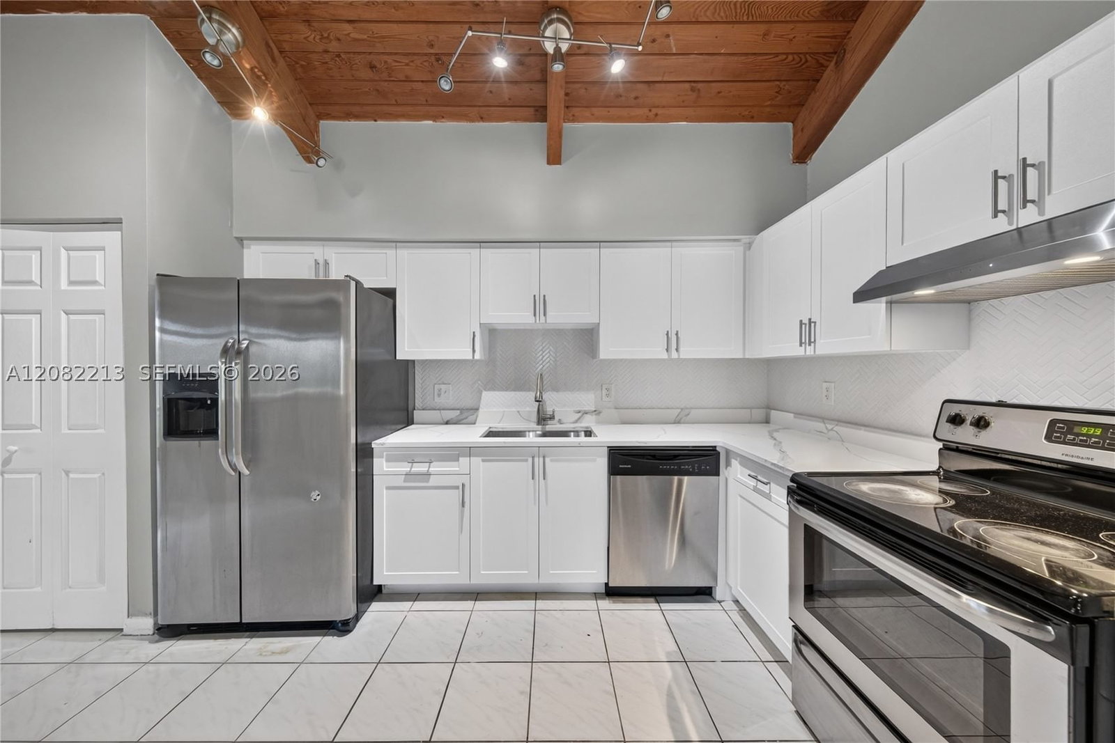 Real estate property located at 2230 Nova Village Dr, Broward, Nova Village, Davie, FL