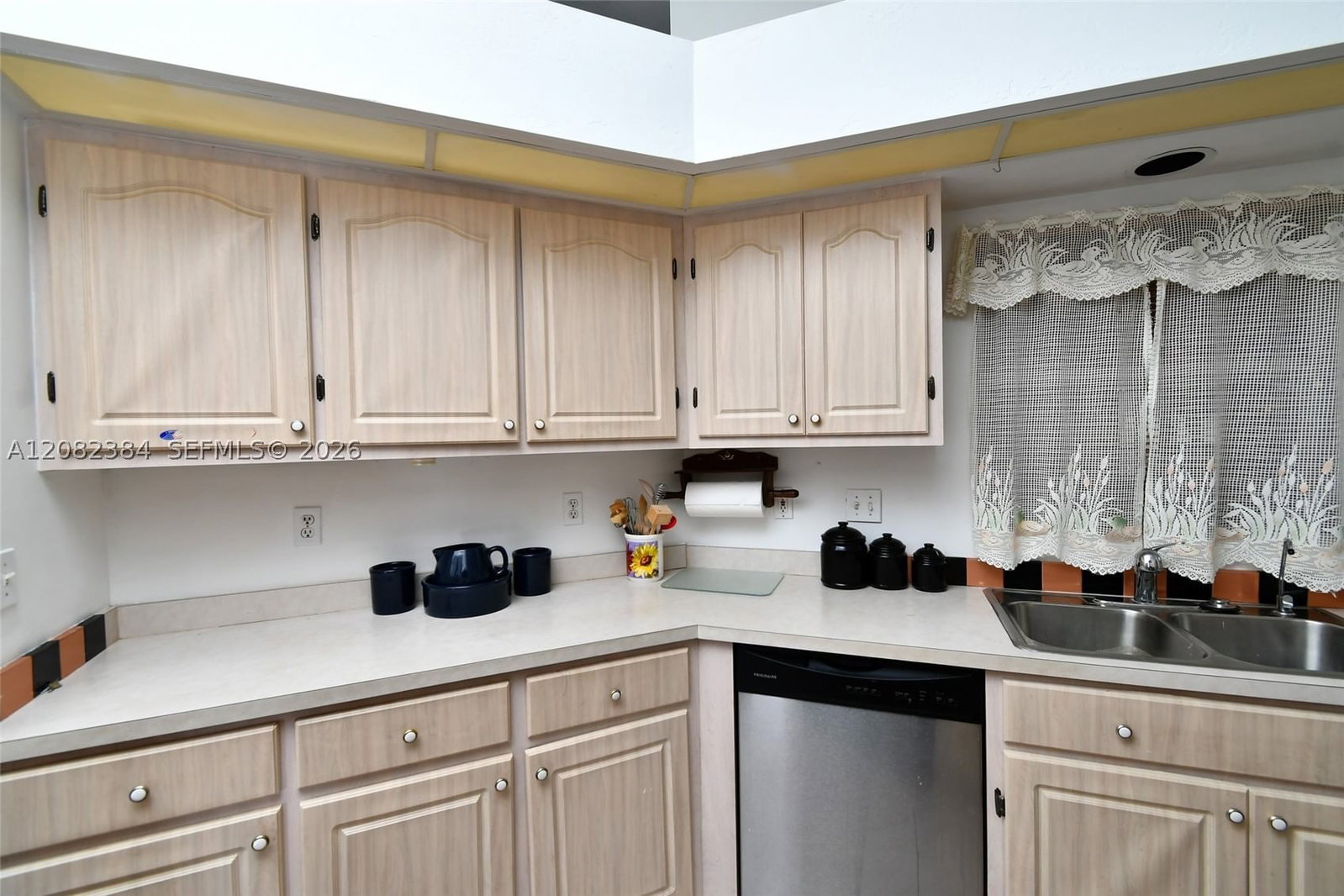 Real estate property located at 237 Lauberge Ct., Lee, Amberwood Estates Replat, Lehigh Acres, FL