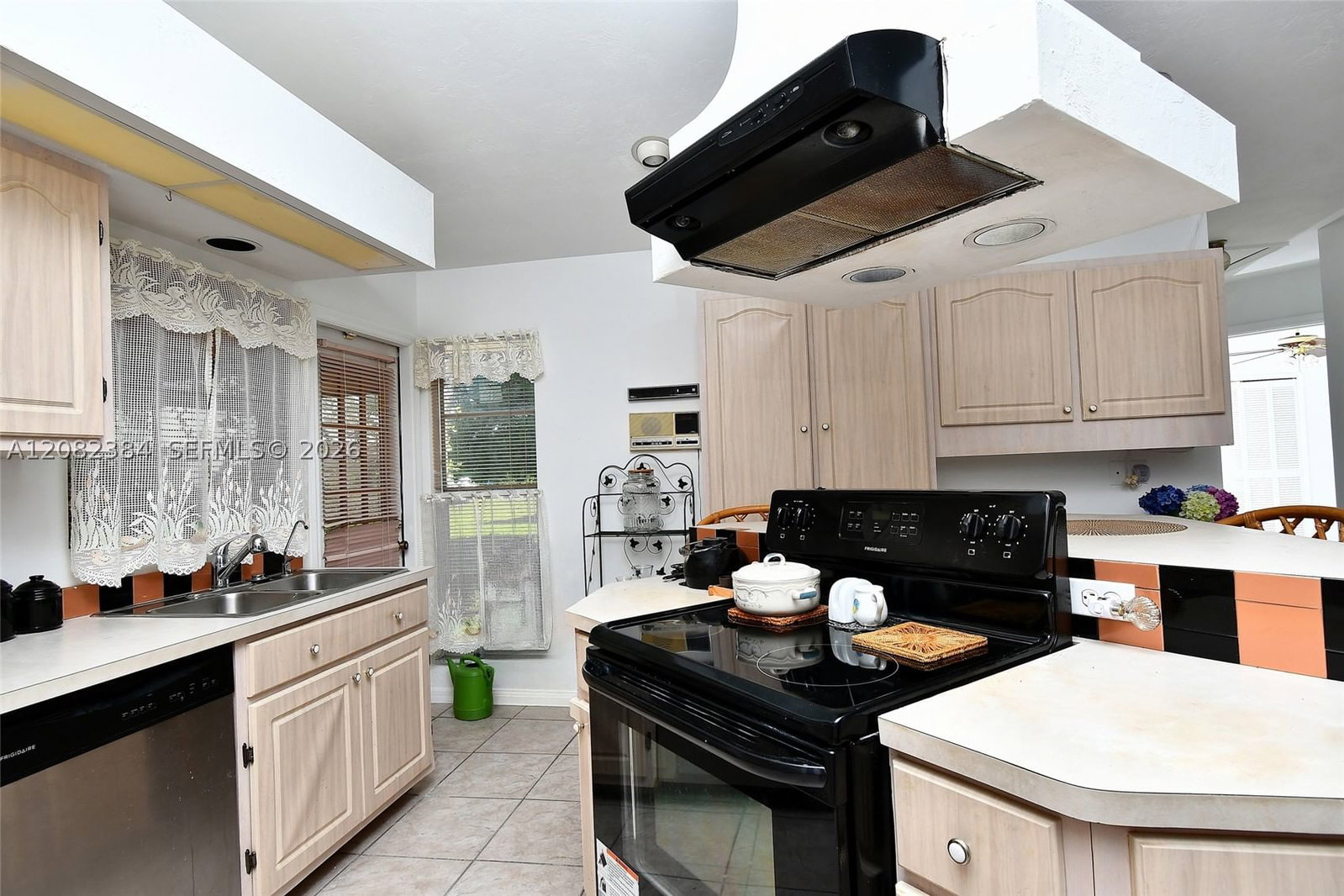 Real estate property located at 237 Lauberge Ct., Lee, Amberwood Estates Replat, Lehigh Acres, FL