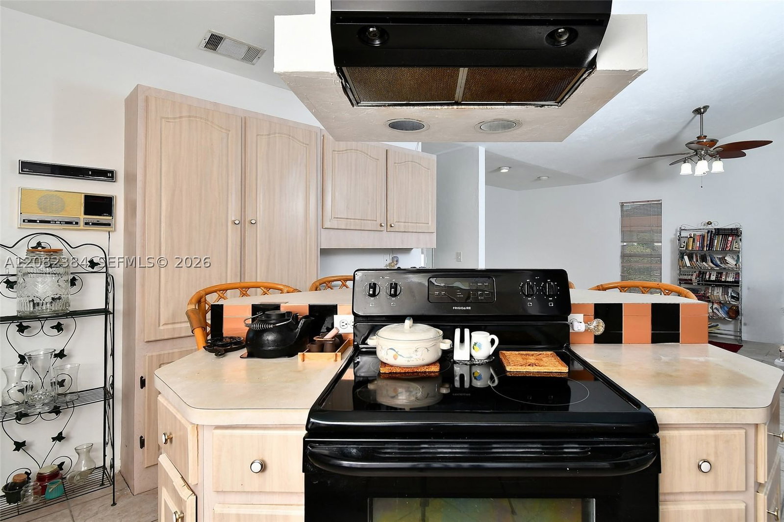 Real estate property located at 237 Lauberge Ct., Lee, Amberwood Estates Replat, Lehigh Acres, FL