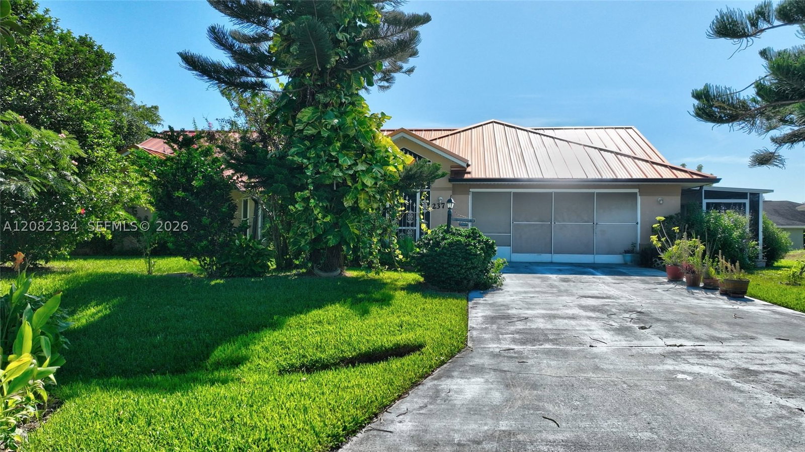 Real estate property located at 237 Lauberge Ct., Lee, Amberwood Estates Replat, Lehigh Acres, FL