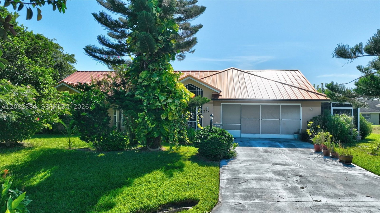 Real estate property located at 237 Lauberge Ct., Lee, Amberwood Estates Replat, Lehigh Acres, FL