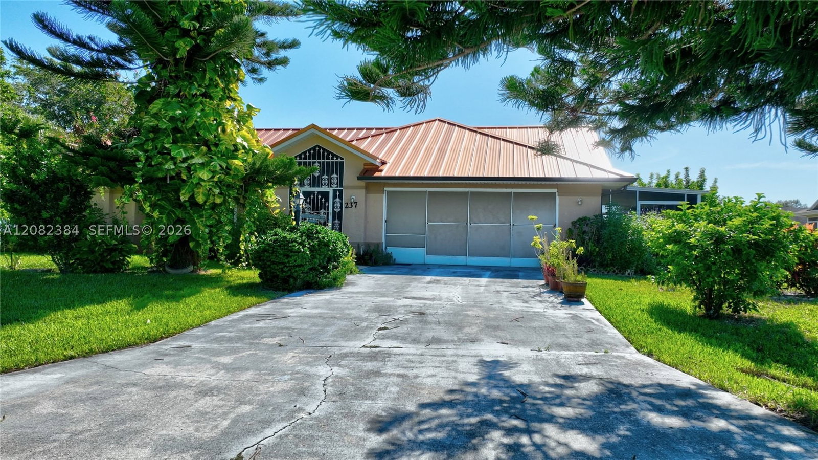 Real estate property located at 237 Lauberge Ct., Lee, Amberwood Estates Replat, Lehigh Acres, FL