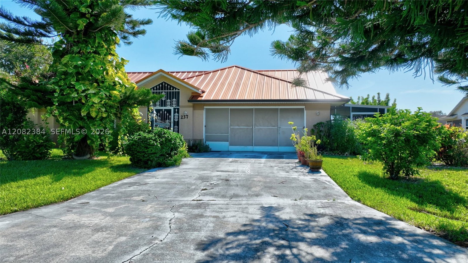 Real estate property located at 237 Lauberge Ct., Lee, Amberwood Estates Replat, Lehigh Acres, FL