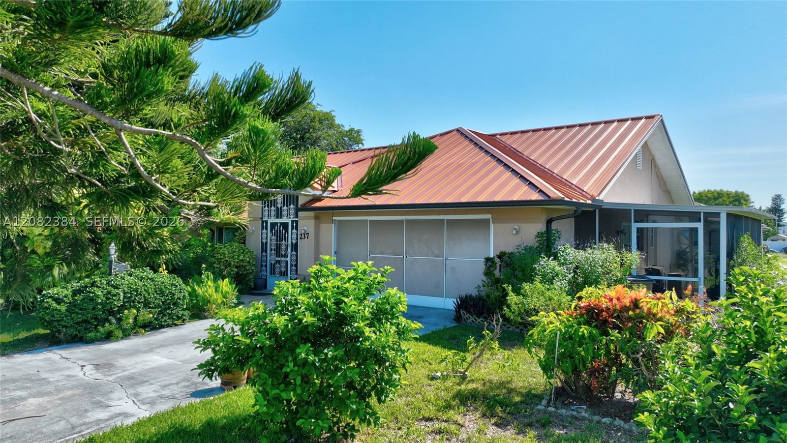 Real estate property located at 237 Lauberge Ct., Lee, Amberwood Estates Replat, Lehigh Acres, FL