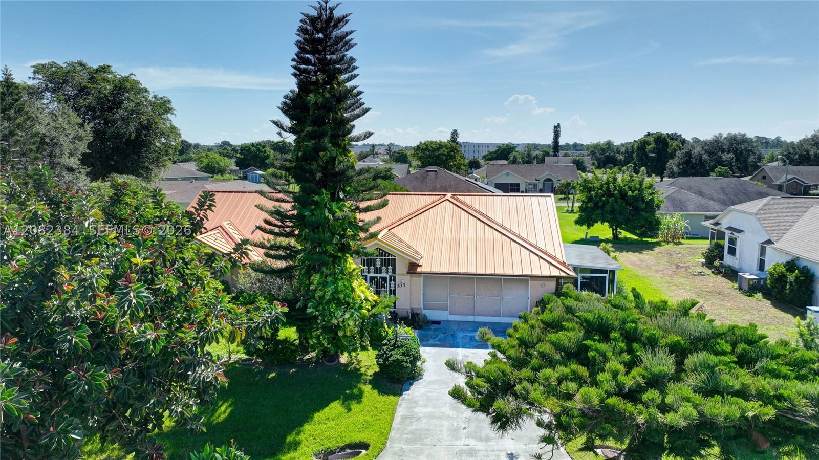 Real estate property located at 237 Lauberge Ct., Lee, Amberwood Estates Replat, Lehigh Acres, FL