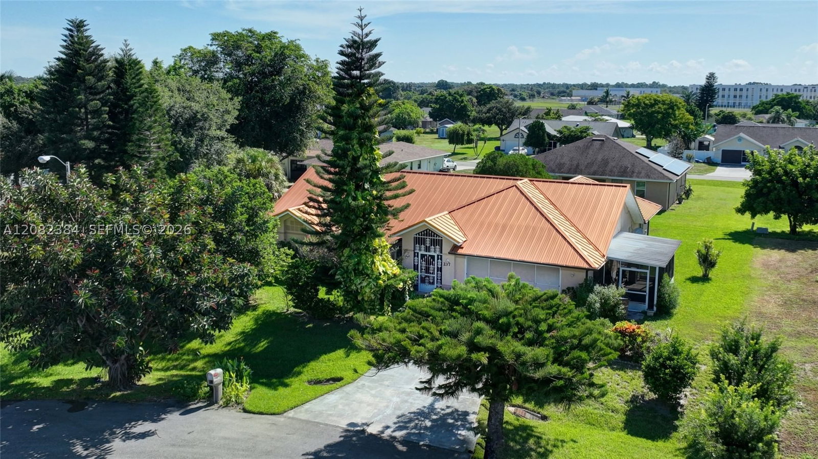 Real estate property located at 237 Lauberge Ct., Lee, Amberwood Estates Replat, Lehigh Acres, FL