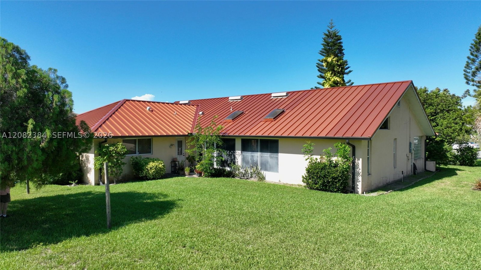 Real estate property located at 237 Lauberge Ct., Lee, Amberwood Estates Replat, Lehigh Acres, FL