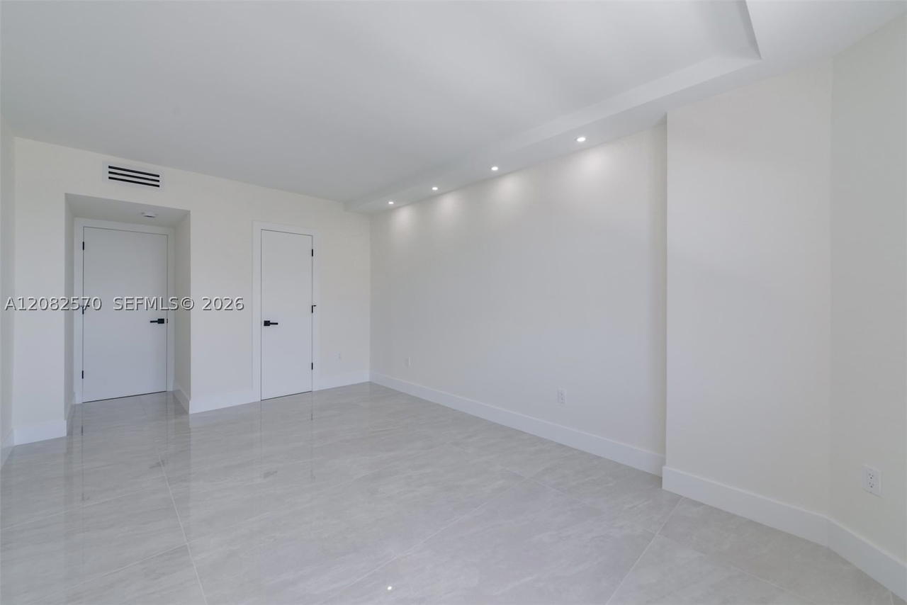 Real estate property located at 1985 Ocean Dr #8Q, Broward, Hemispheres Condo, Hallandale Beach, FL