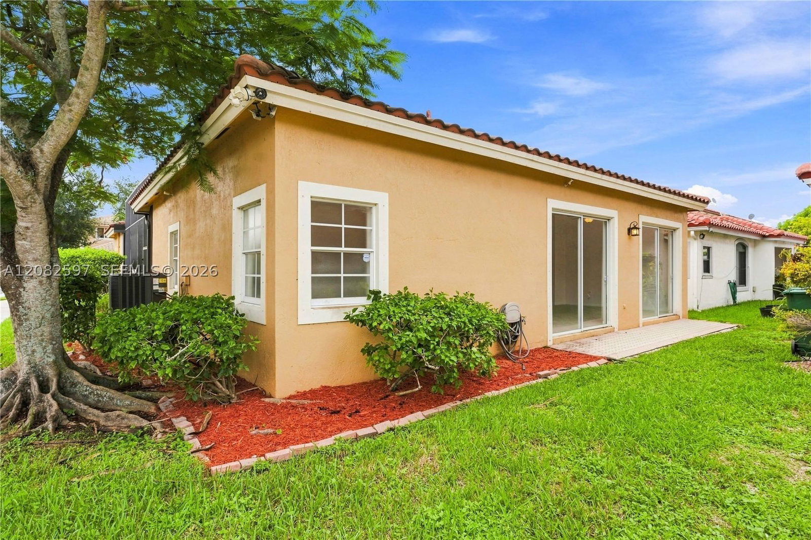 Real estate property located at 12103 47th Mnr, Broward, Wyndham Lakes South, Coral Springs, FL