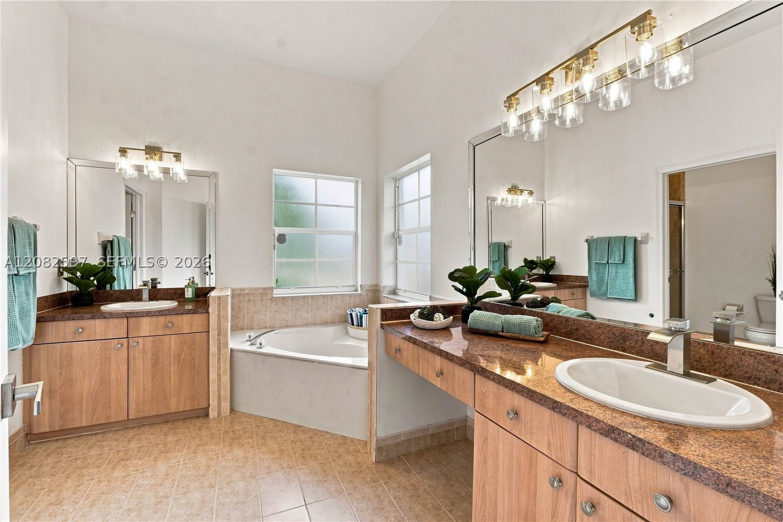 Real estate property located at 12103 47th Mnr, Broward, Wyndham Lakes South, Coral Springs, FL