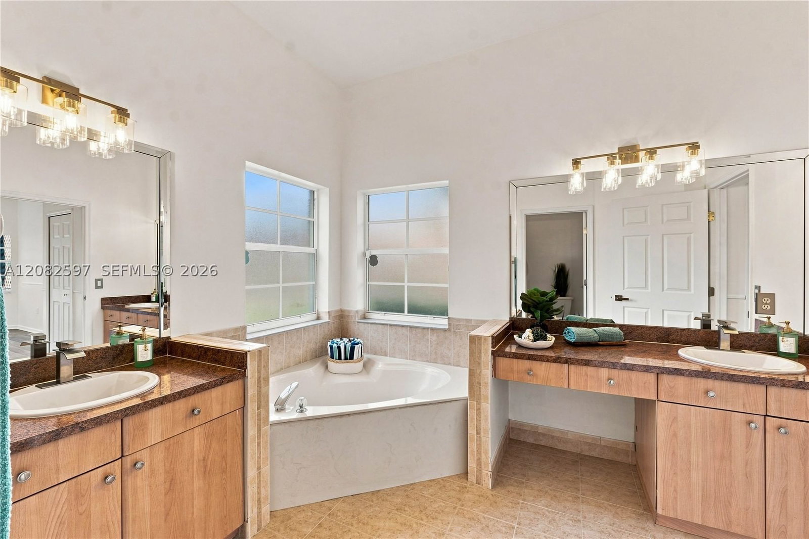 Real estate property located at 12103 47th Mnr, Broward, Wyndham Lakes South, Coral Springs, FL