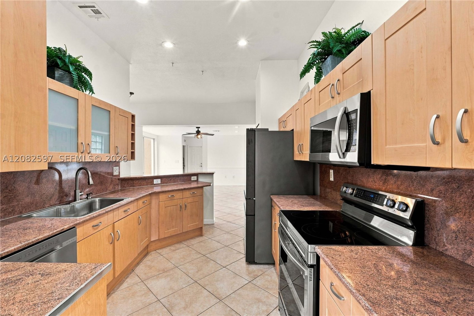 Real estate property located at 12103 47th Mnr, Broward, Wyndham Lakes South, Coral Springs, FL