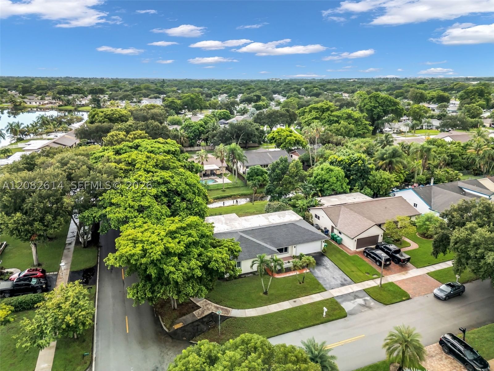 Real estate property located at 11804 54th St, Broward, Flamingo Gardens-tamarind, Cooper City, FL