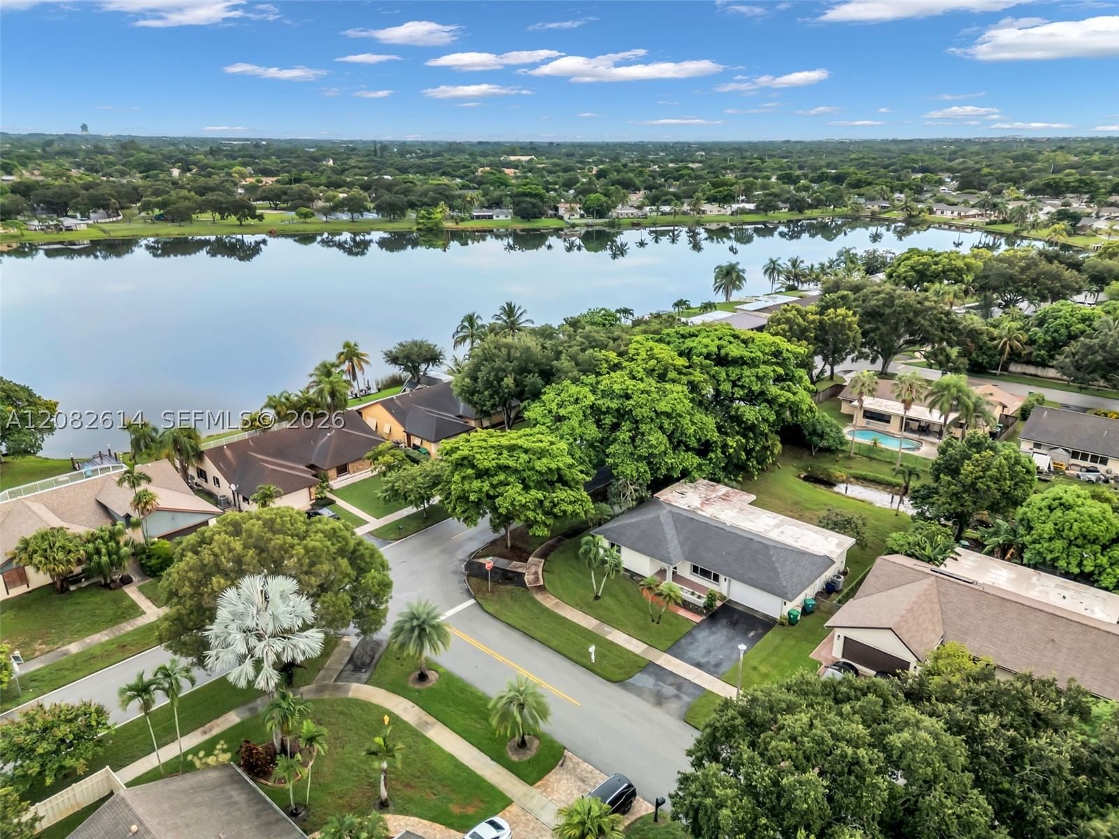 Real estate property located at 11804 54th St, Broward, Flamingo Gardens-tamarind, Cooper City, FL